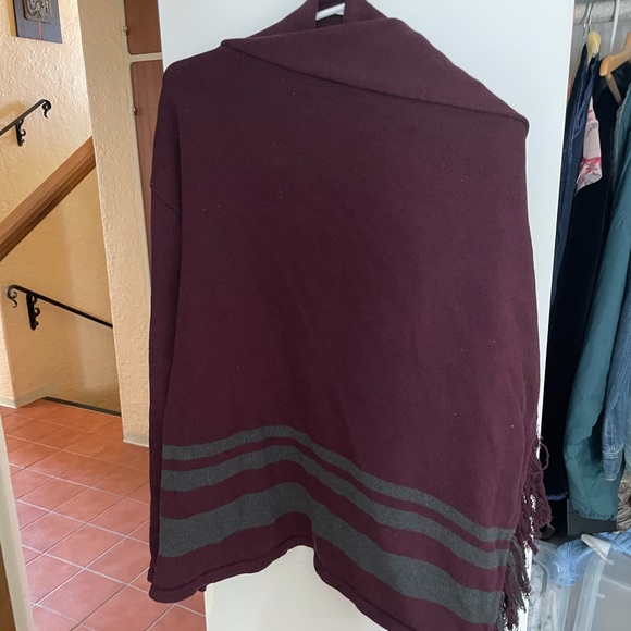 Cabi M fringe wrap sweater port - Picture 5 of 5